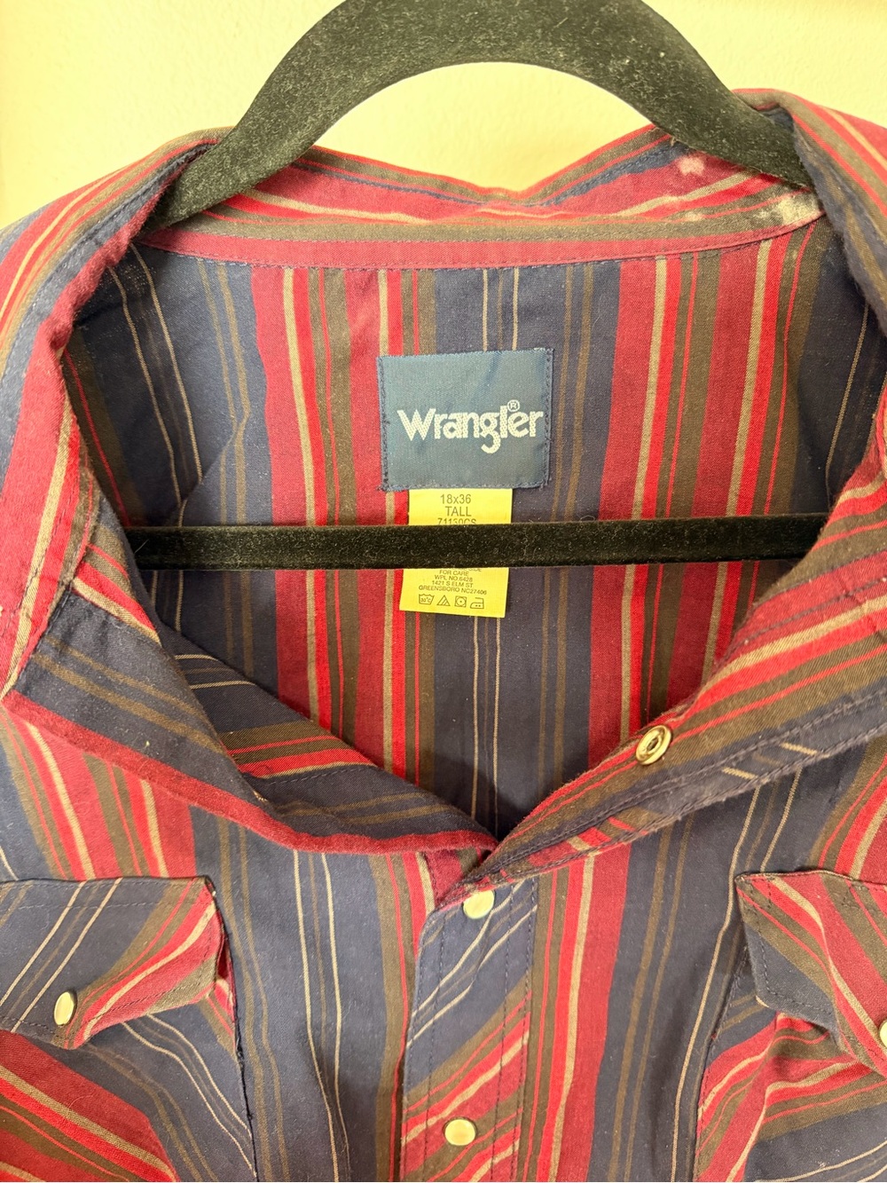 Wrangler button up - Picture 2 of 4
